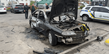 восьмикласник спалив легковий автомобіль