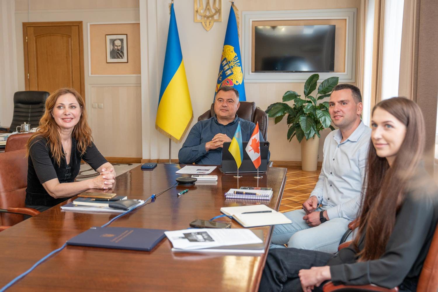 розширення міжнародних контактів