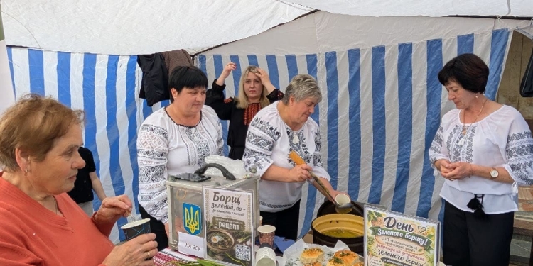У Підволочиську всьоме пройшов фестиваль Зеленого борщ “Ми єдині”