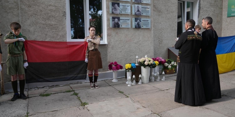 У Тернополі відкрили меморіальну дошку пластуну та історику Андрію Буді
