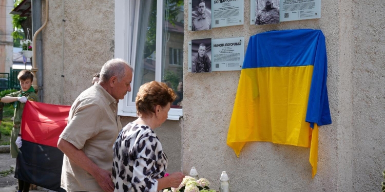 У Тернополі відкрили меморіальну дошку пластуну та історику Андрію Буді
