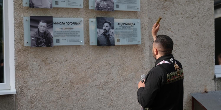 У Тернополі відкрили меморіальну дошку пластуну та історику Андрію Буді