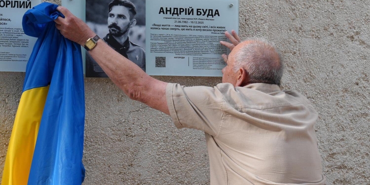 У Тернополі відкрили меморіальну дошку пластуну та історику Андрію Буді