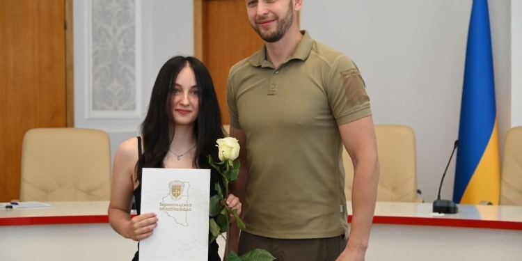 Голова Тернопільської облради Богдан Бутковський нагородив провідних медійників краю