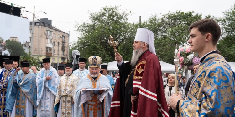 Величаве свято у Тернополі: Митрополит Епіфаній очолив літургію та хресну ходу з чудотворною іконою (Фоторепортаж)