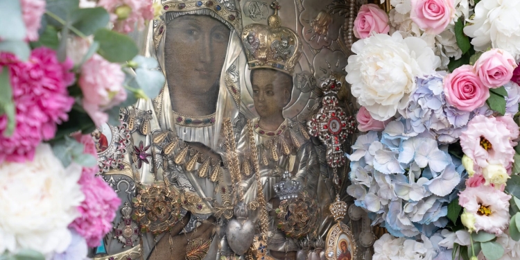 Величаве свято у Тернополі: Митрополит Епіфаній очолив літургію та хресну ходу з чудотворною іконою (Фоторепортаж)