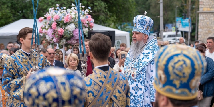 Величаве свято у Тернополі: Митрополит Епіфаній очолив літургію та хресну ходу з чудотворною іконою (Фоторепортаж)