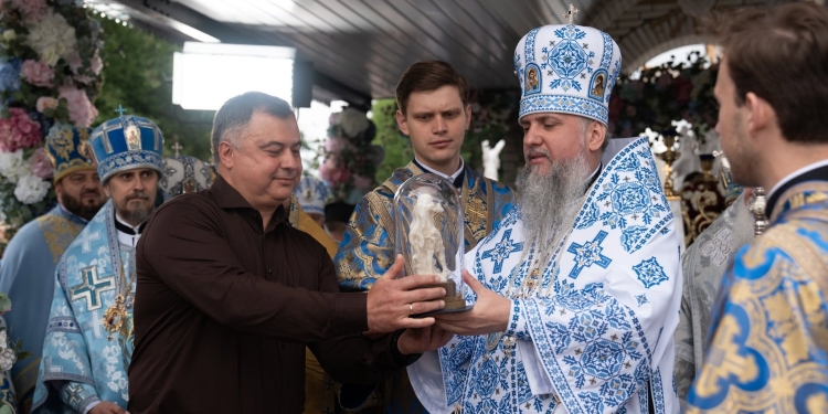 Величаве свято у Тернополі: Митрополит Епіфаній очолив літургію та хресну ходу з чудотворною іконою (Фоторепортаж)