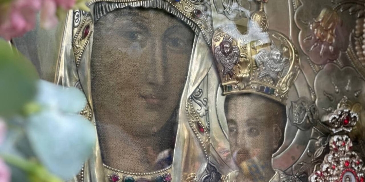 Величаве свято у Тернополі: Митрополит Епіфаній очолив літургію та хресну ходу з чудотворною іконою (Фоторепортаж)