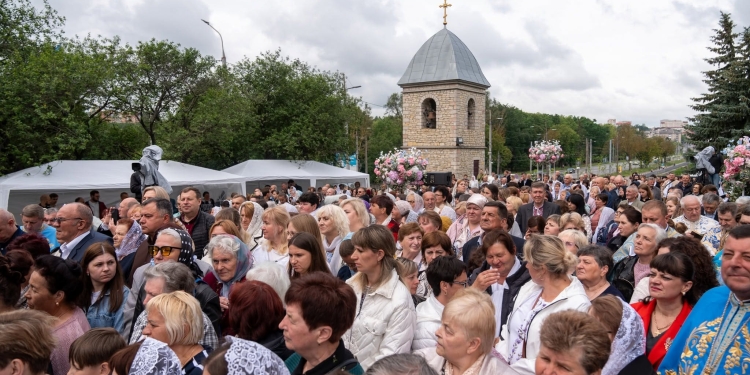 Величаве свято у Тернополі: Митрополит Епіфаній очолив літургію та хресну ходу з чудотворною іконою (Фоторепортаж)