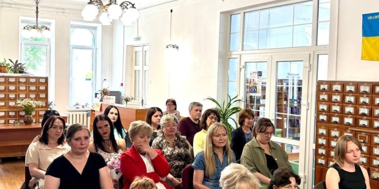 Новітні Ярославни: у Тернополі презентували книгу Надії Сеньовської про психологічне виживання дружин військових