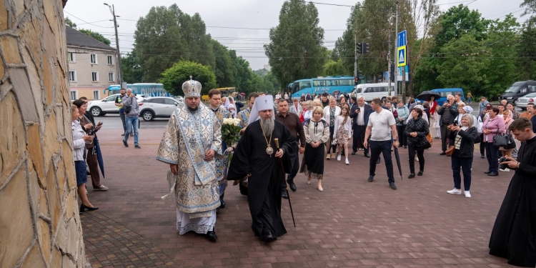 Величаве свято у Тернополі: Митрополит Епіфаній очолив літургію та хресну ходу з чудотворною іконою (Фоторепортаж)