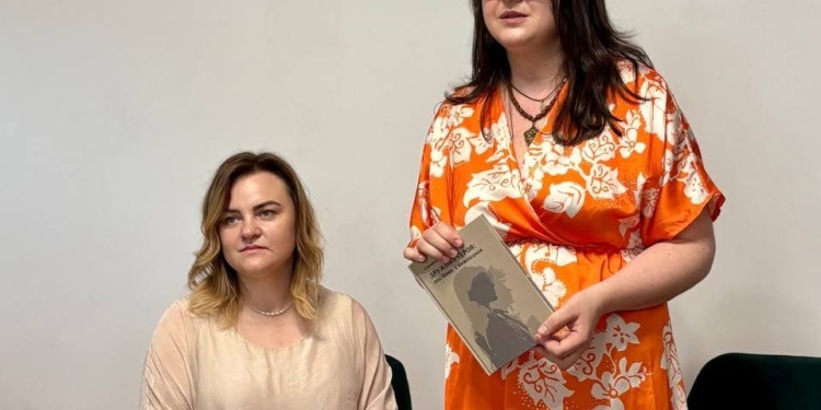 Новітні Ярославни: у Тернополі презентували книгу Надії Сеньовської про психологічне виживання дружин військових