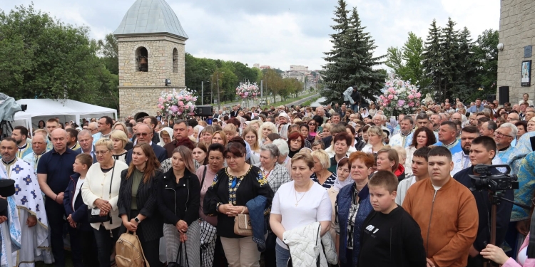 Величаве свято у Тернополі: Митрополит Епіфаній очолив літургію та хресну ходу з чудотворною іконою (Фоторепортаж)