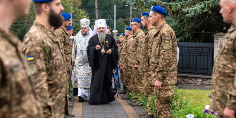 Величаве свято у Тернополі: Митрополит Епіфаній очолив літургію та хресну ходу з чудотворною іконою (Фоторепортаж)