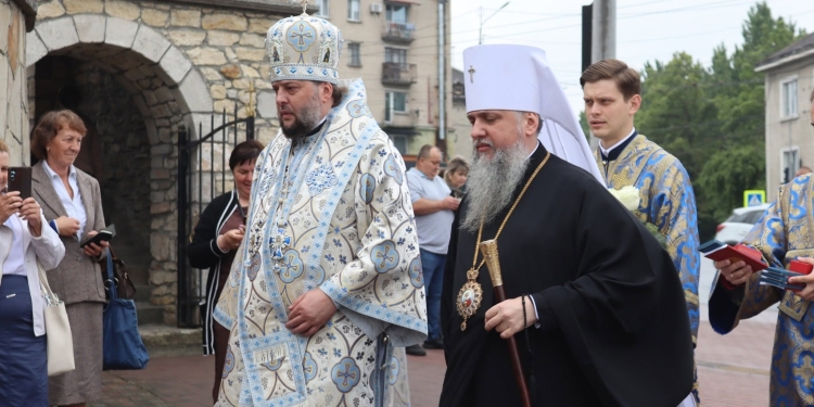 Величаве свято у Тернополі: Митрополит Епіфаній очолив літургію та хресну ходу з чудотворною іконою (Фоторепортаж)