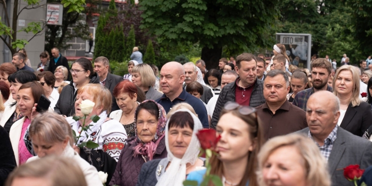Величаве свято у Тернополі: Митрополит Епіфаній очолив літургію та хресну ходу з чудотворною іконою (Фоторепортаж)