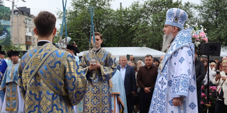 Величаве свято у Тернополі: Митрополит Епіфаній очолив літургію та хресну ходу з чудотворною іконою (Фоторепортаж)