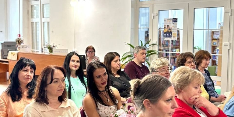 Новітні Ярославни: у Тернополі презентували книгу Надії Сеньовської про психологічне виживання дружин військових