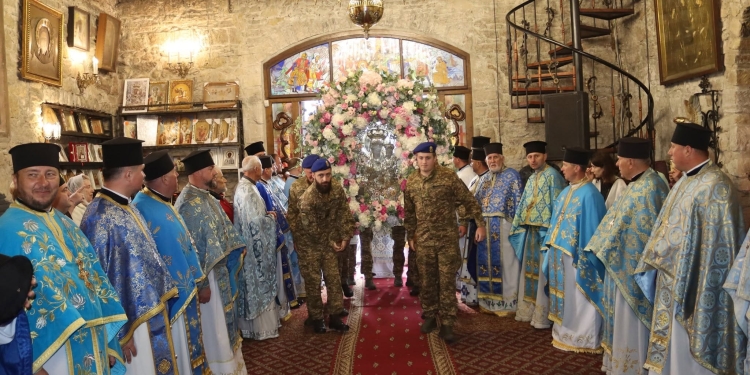 Величаве свято у Тернополі: Митрополит Епіфаній очолив літургію та хресну ходу з чудотворною іконою (Фоторепортаж)