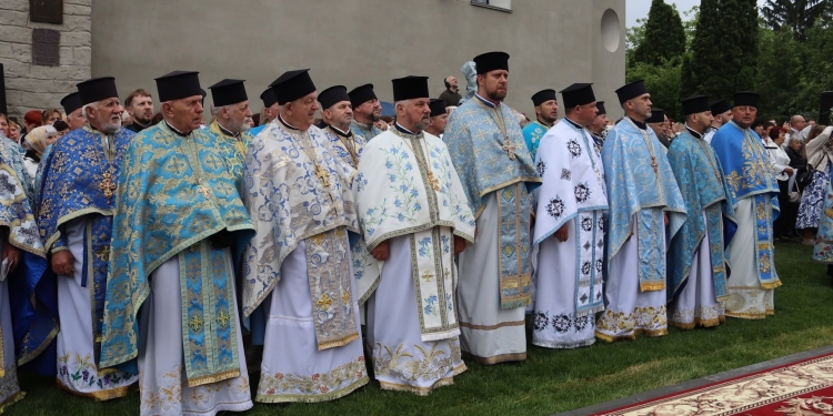 Величаве свято у Тернополі: Митрополит Епіфаній очолив літургію та хресну ходу з чудотворною іконою (Фоторепортаж)