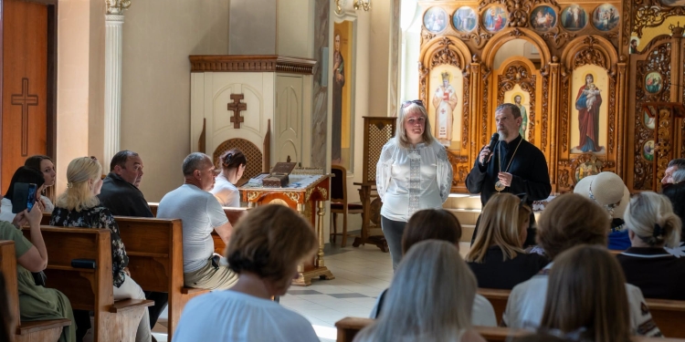 На Тернопільщині у Зaрвaниці відбулaся прощa для ветерaнів тa родин зaгиблих і зниклих безвісти зaхисників