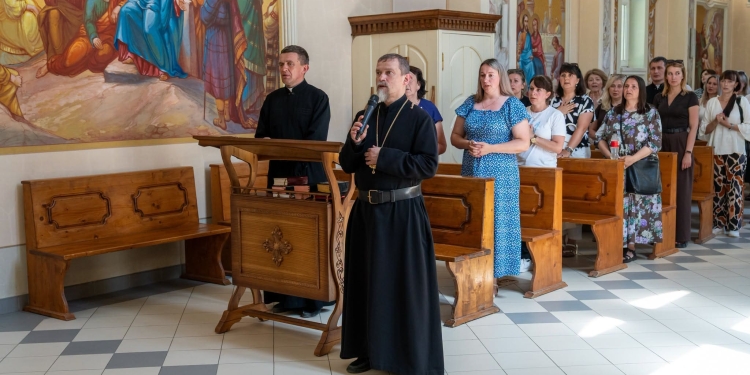 На Тернопільщині у Зaрвaниці відбулaся прощa для ветерaнів тa родин зaгиблих і зниклих безвісти зaхисників