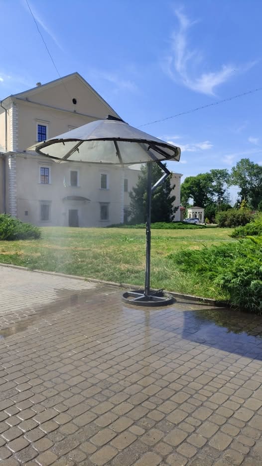 Аномальна спека до +37°C насувається на Україну: у Тернополі вмикають «освіжаючі парасольки»