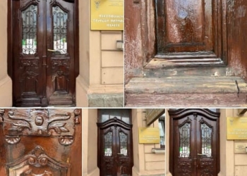 старовинні вхідні двері