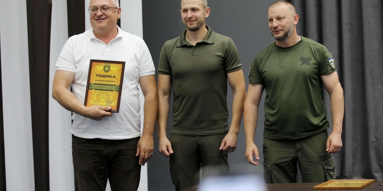 На сесії Тернопільської облради військовим та депутатам-волонтерам вручили почесні нагороди
