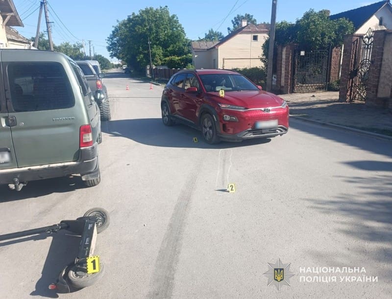У Бережанах 14-річний підліток на електросамокаті потрапив під колеса кросовера