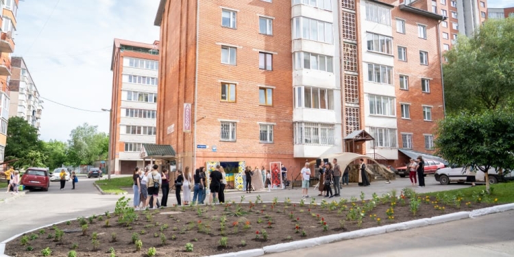 У Тернополі облаштували квітник пам’яті та встановили табличку на честь полеглих захисників Романа Друзя та Петра Стечишина