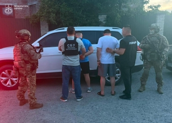 Фіктивна інвалідність: У Тернополі лікаря-інтерна та двох спільників підозрюють в організації виїзду за кордон