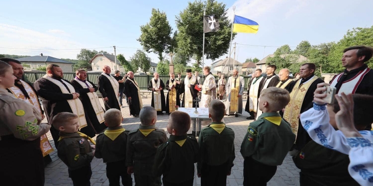 У Зарваниці урочисто відкрили та освятили пластову домівку