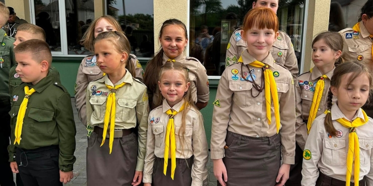 У Зарваниці урочисто відкрили та освятили пластову домівку