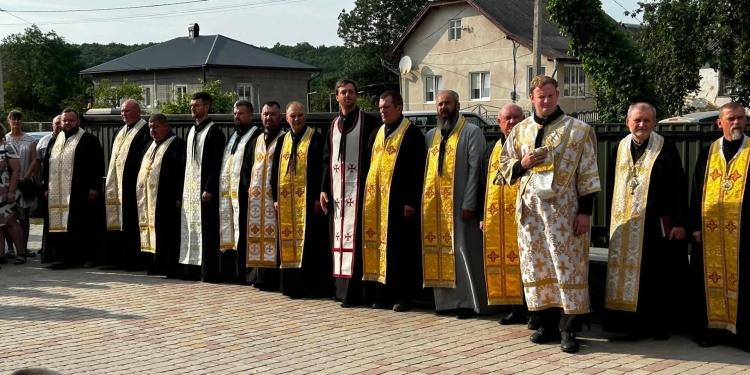 У Зарваниці урочисто відкрили та освятили пластову домівку
