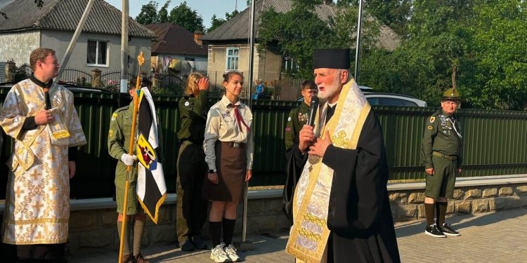 У Зарваниці урочисто відкрили та освятили пластову домівку