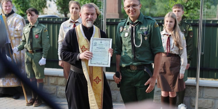 У Зарваниці урочисто відкрили та освятили пластову домівку
